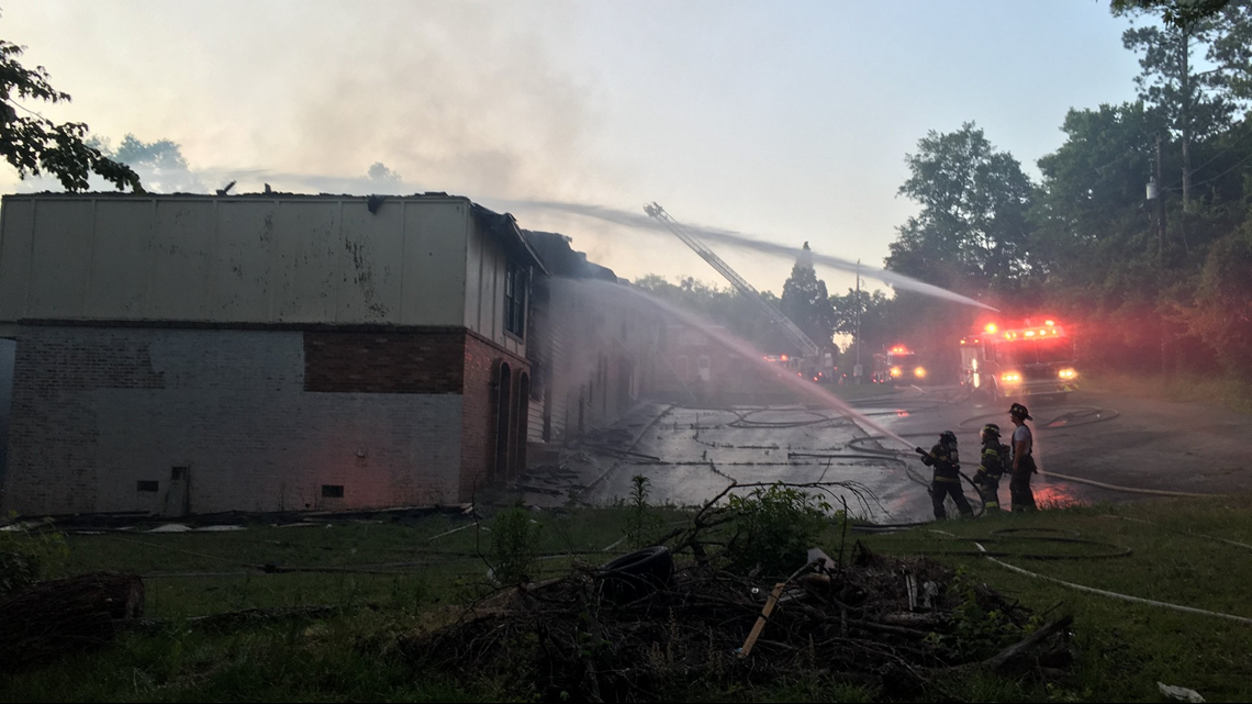 Bibb County Crews Battle Fire At East Macon Apartment Complex Wmaz