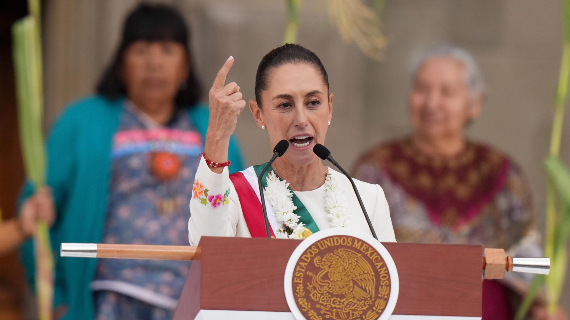 Mexican President Claudia Sheinbaum held a phone call with U.S. President-elect Donald Trump after both threatened to tariff each others country.
