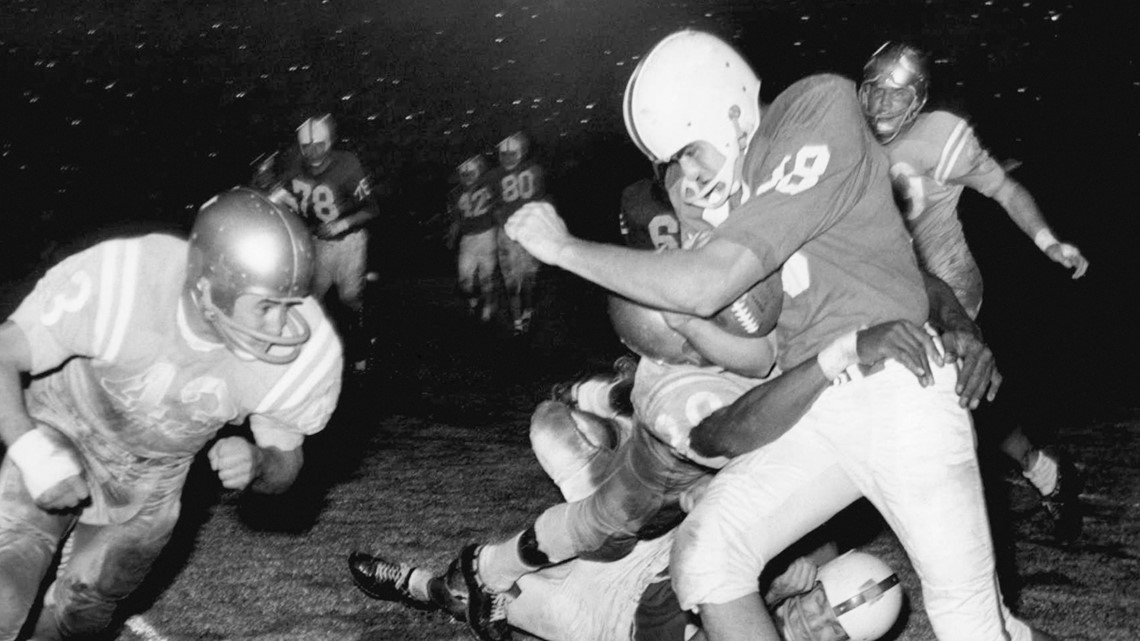 Roman Gabriel, first Filipino-American NFL quarterback, dies - Vimarsana News