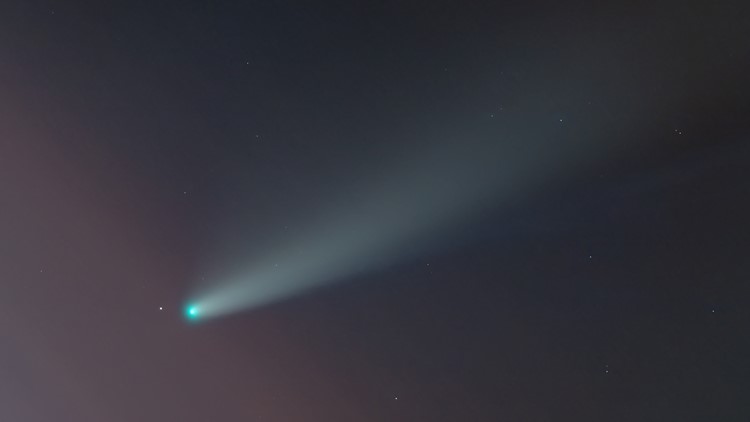 Bright green comet to make once-in-a-lifetime trip past Earth