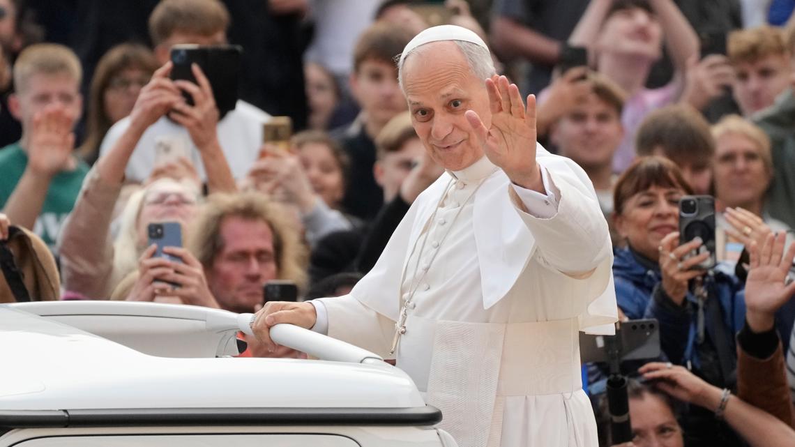 Pope Leo pokes fun at the Chicago Cubs during a Vatican appearance