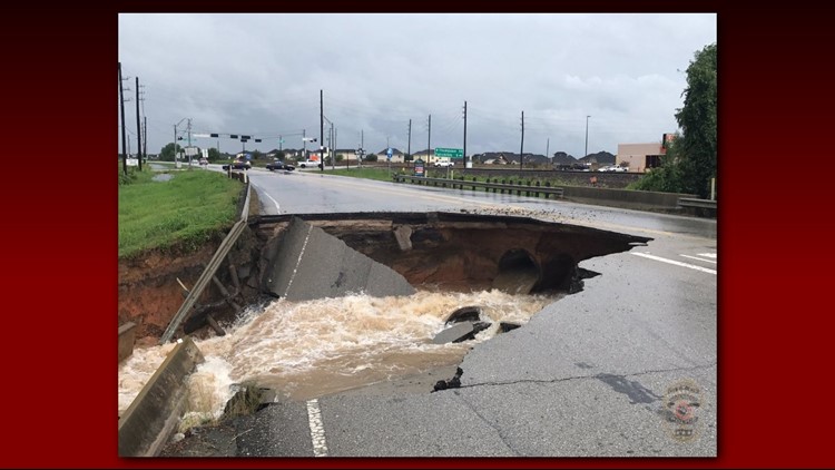 Sinkhole opens up in Rosenberg after Harvey flooding