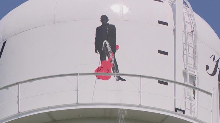 Yes, this silhouette of Johnny Cash on a water tower looks like it's urinating