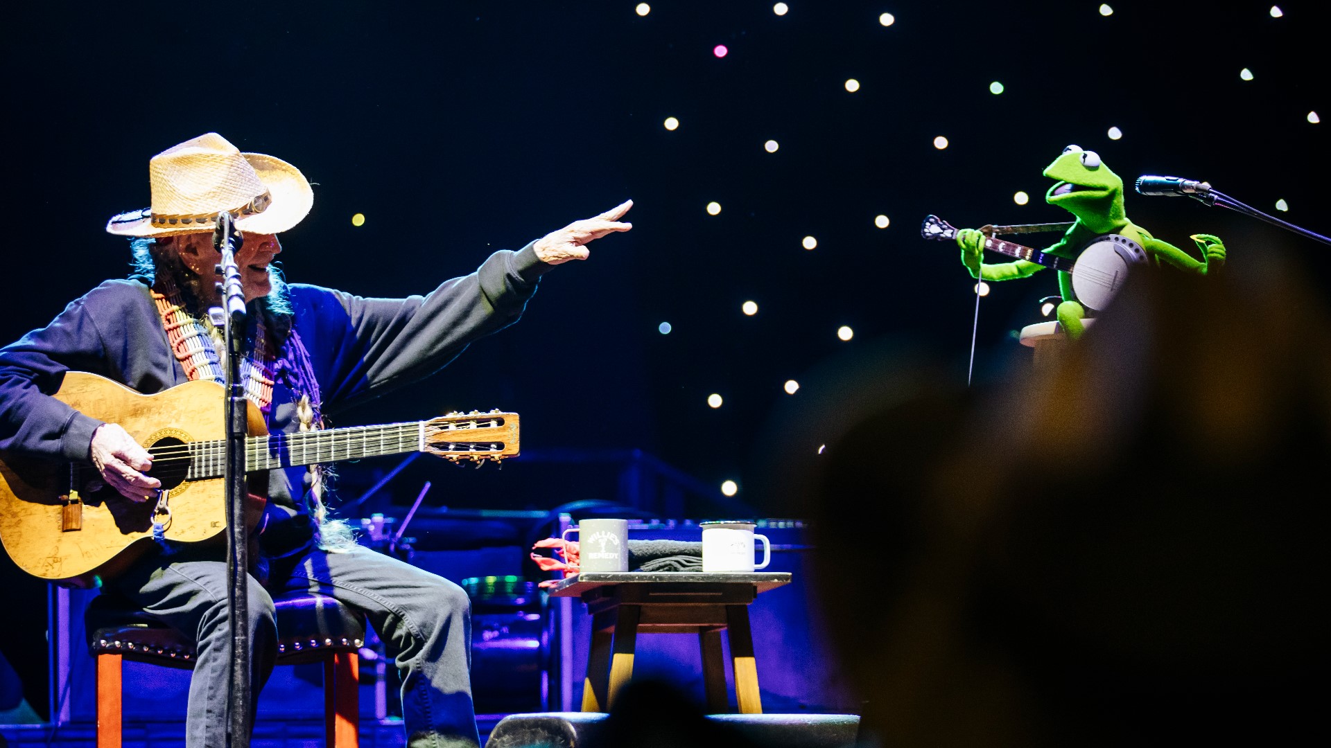 Luck Reunion attendees got to see a special duet between a country legend and a legendary Muppet.