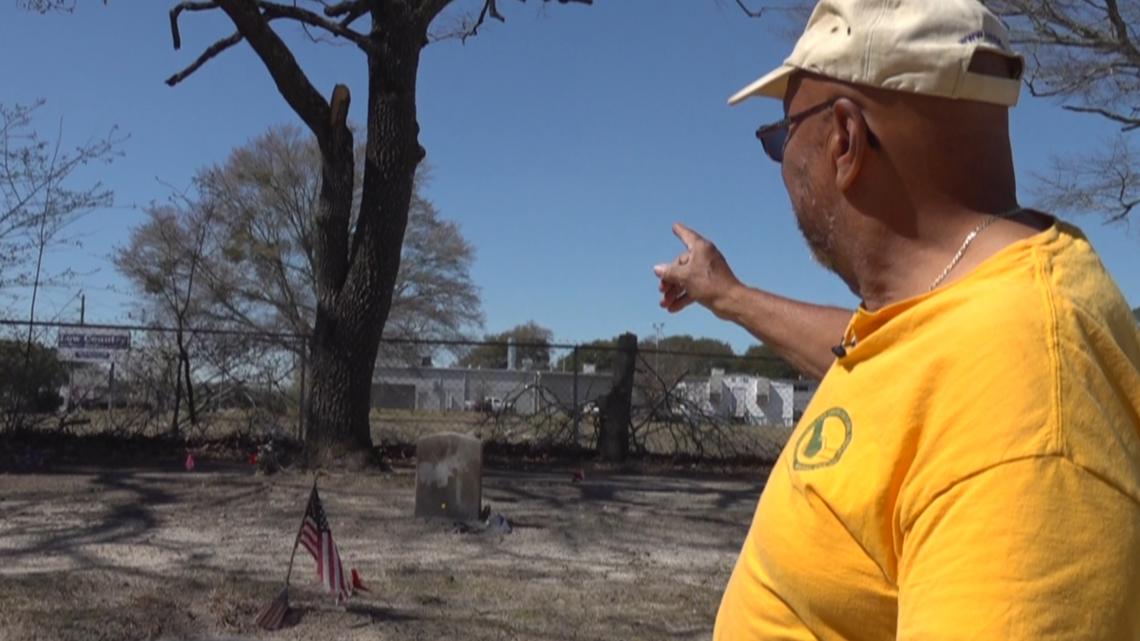 Family fights to protect ancestors' graves in Sumter, SC - Vimarsana News