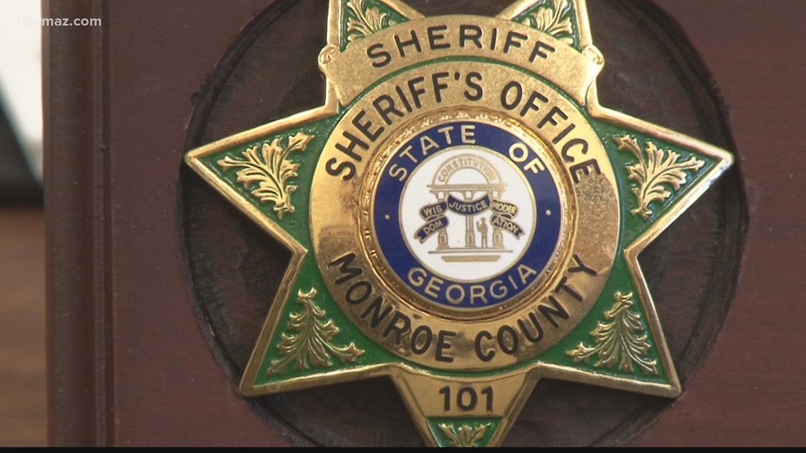 Suspect on run after busting through wall at a Georgia bank - Vimarsana News