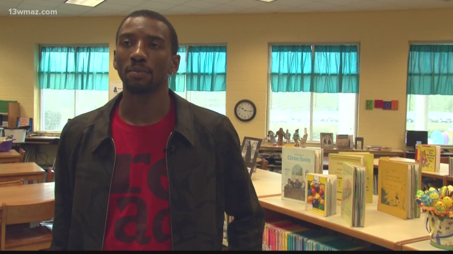 Former NFL wide receiver Malcolm Mitchell talked to students throughout Central Georgia about why reading is so important. Junior Journalist Layla Floyd gives us the scoop on Mitchell's new children's book.
