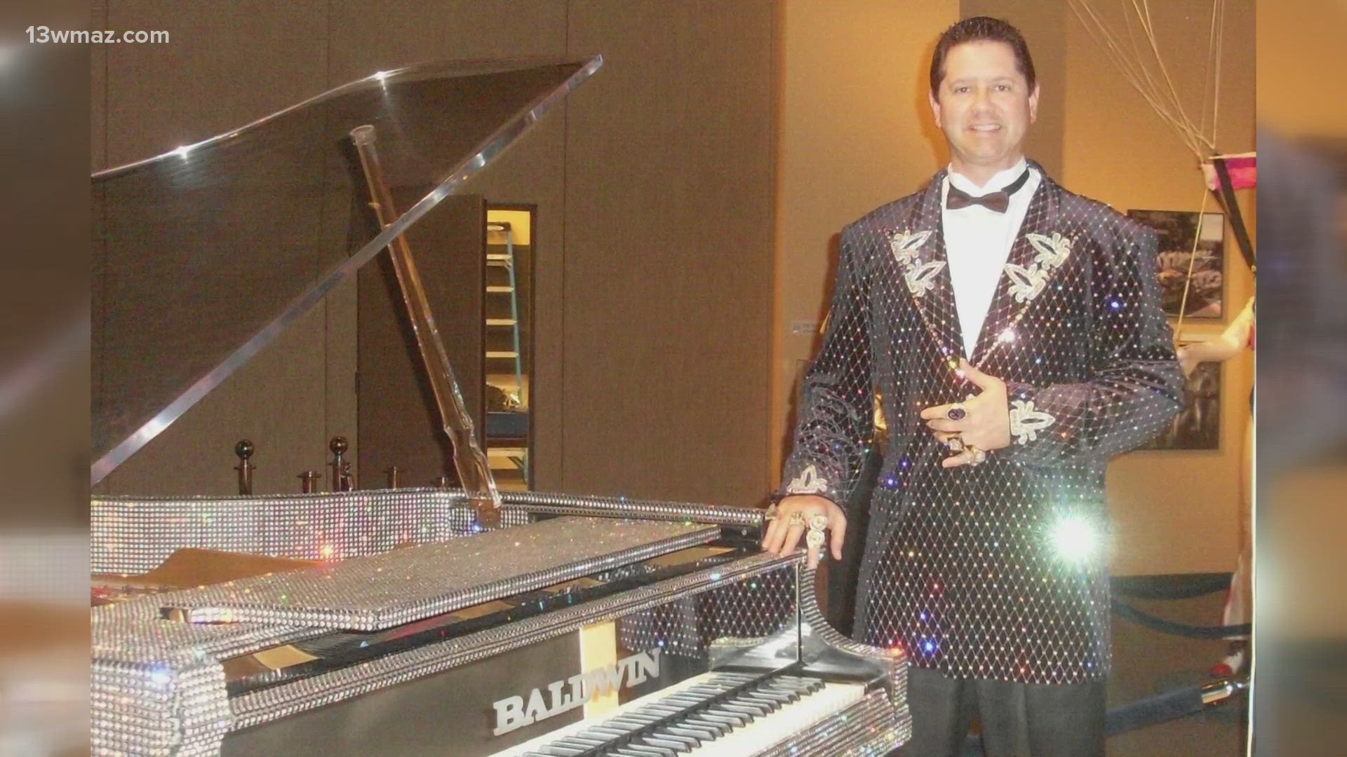 G. Gonzalez played piano in the Ramada during the 1980's and 1990's.