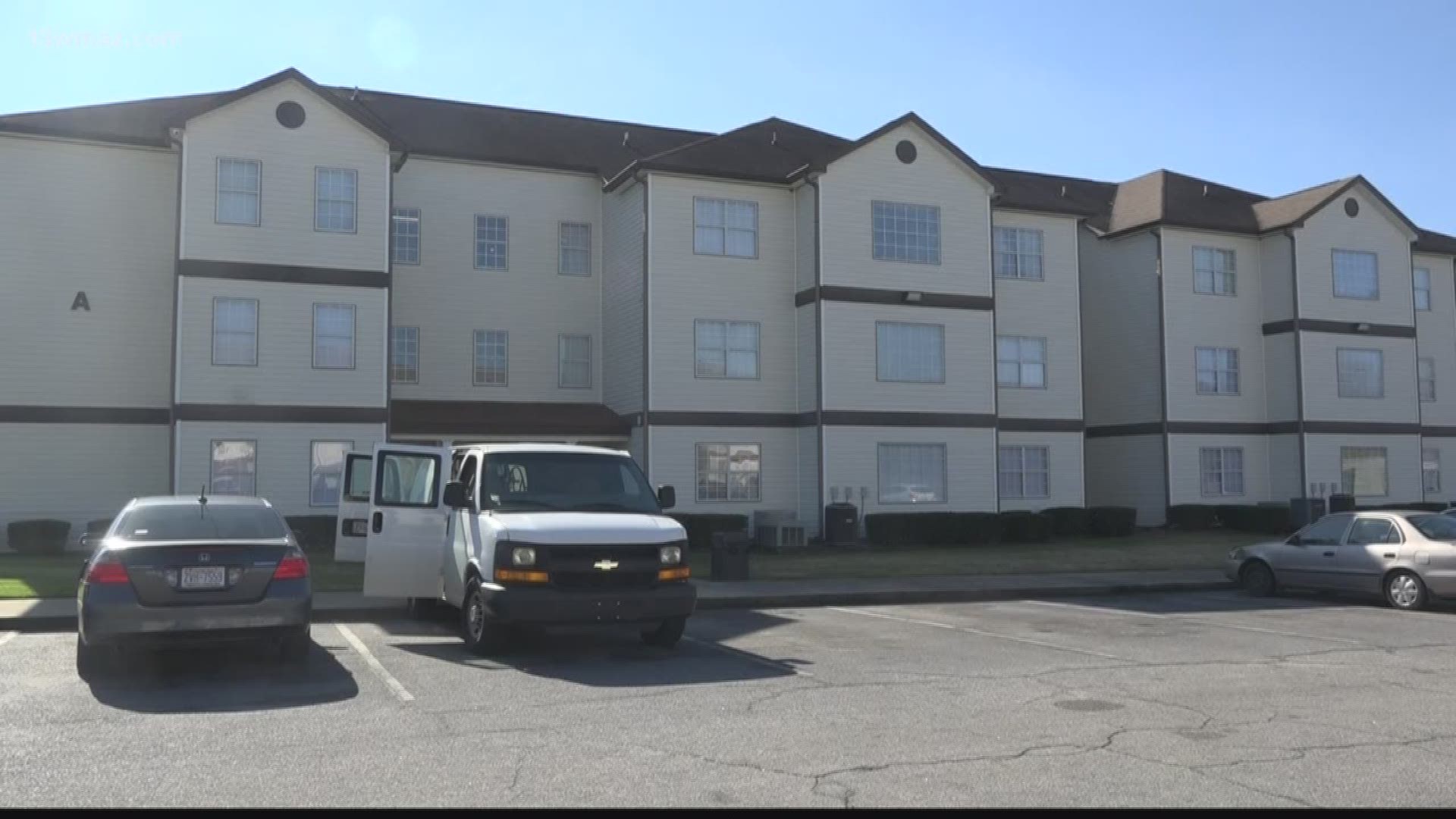 Fort Valley State University students who live in one off-campus apartment building came back to check on their belongings after a pipe burst overnight.