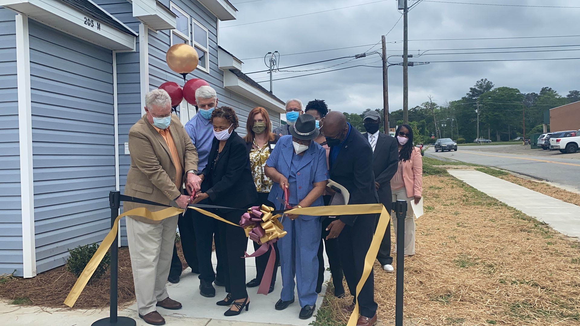 Warner Robins unveils 13 tiny homes for seniors, veterans