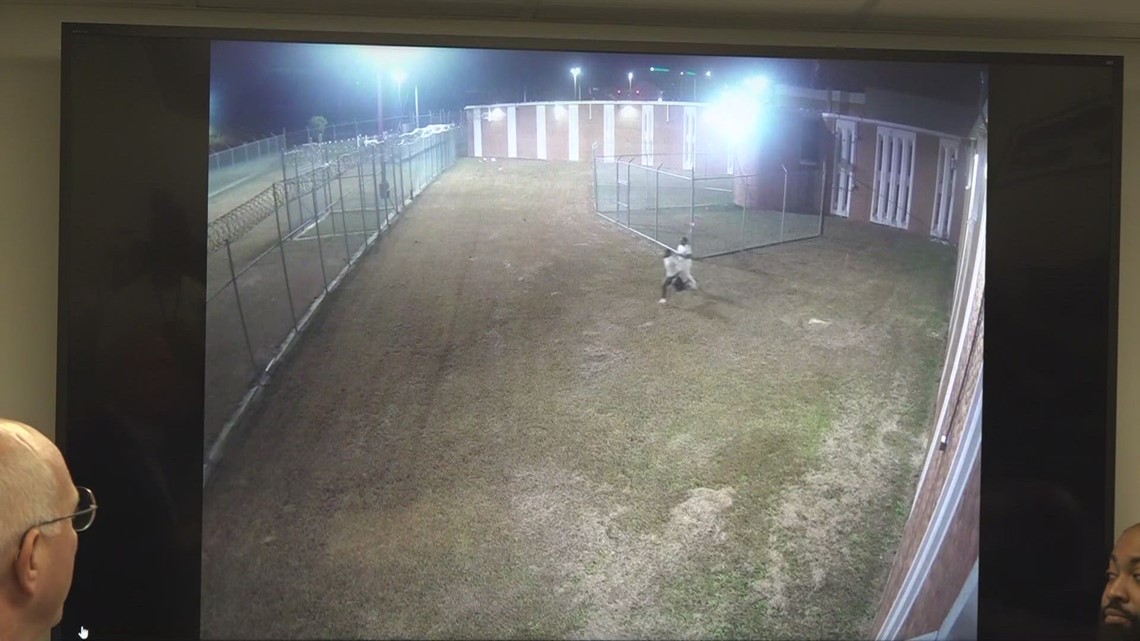 RAW VIDEO: Watch 4 Inmates Escape From Georgia Jail | 13wmaz.com