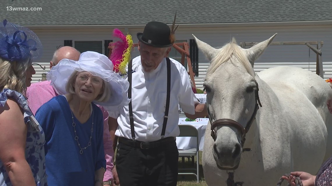 Cochran senior community celebrates Kentucky Derby with party