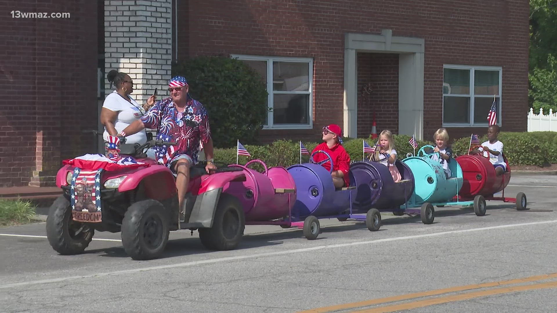 The parade aims to bring people together to celebrate the fourth of July holiday and strengthen the community bond.