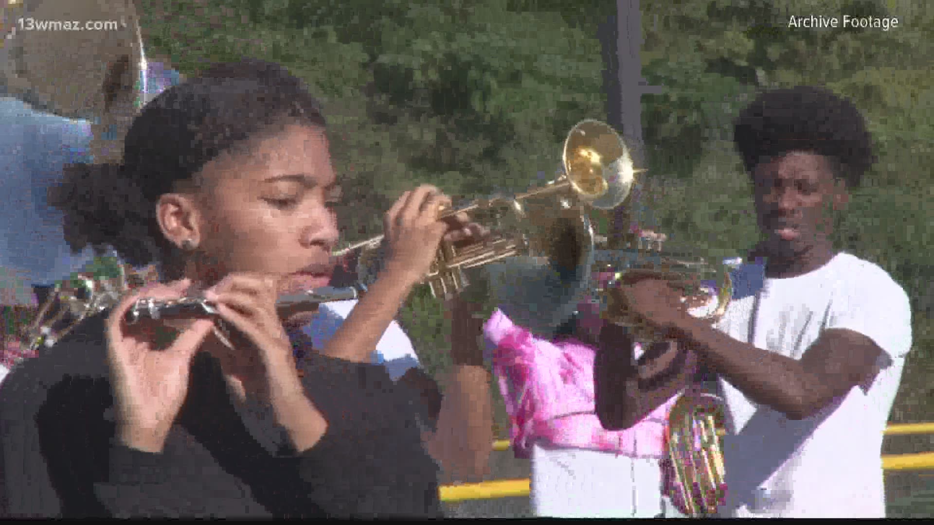 Amid pandemic, high school football kicks off in Georgia