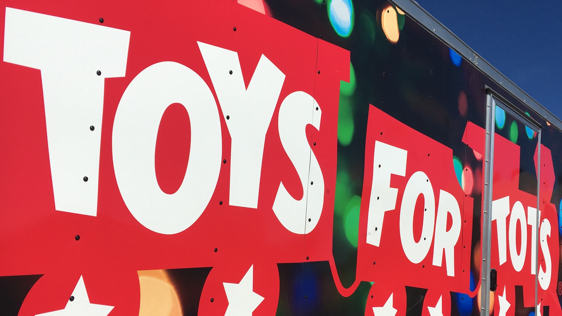 Houston County first responders teamed up with the Marine Corps Toys for Tots to hand out over 2,000 toys!