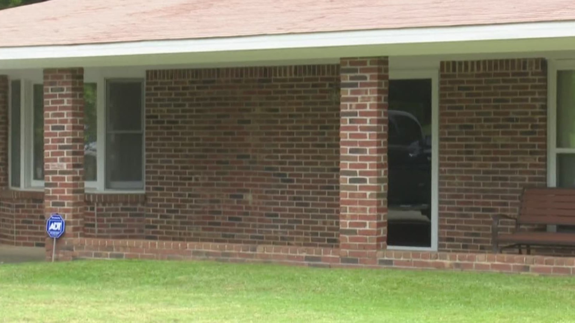 A Bibb County judge is inviting both landlords and tenants to learn about a new law that protects renters. The law says a landlord cannot evict a renter or raise their rent for reporting problems, like not repairing a roof.