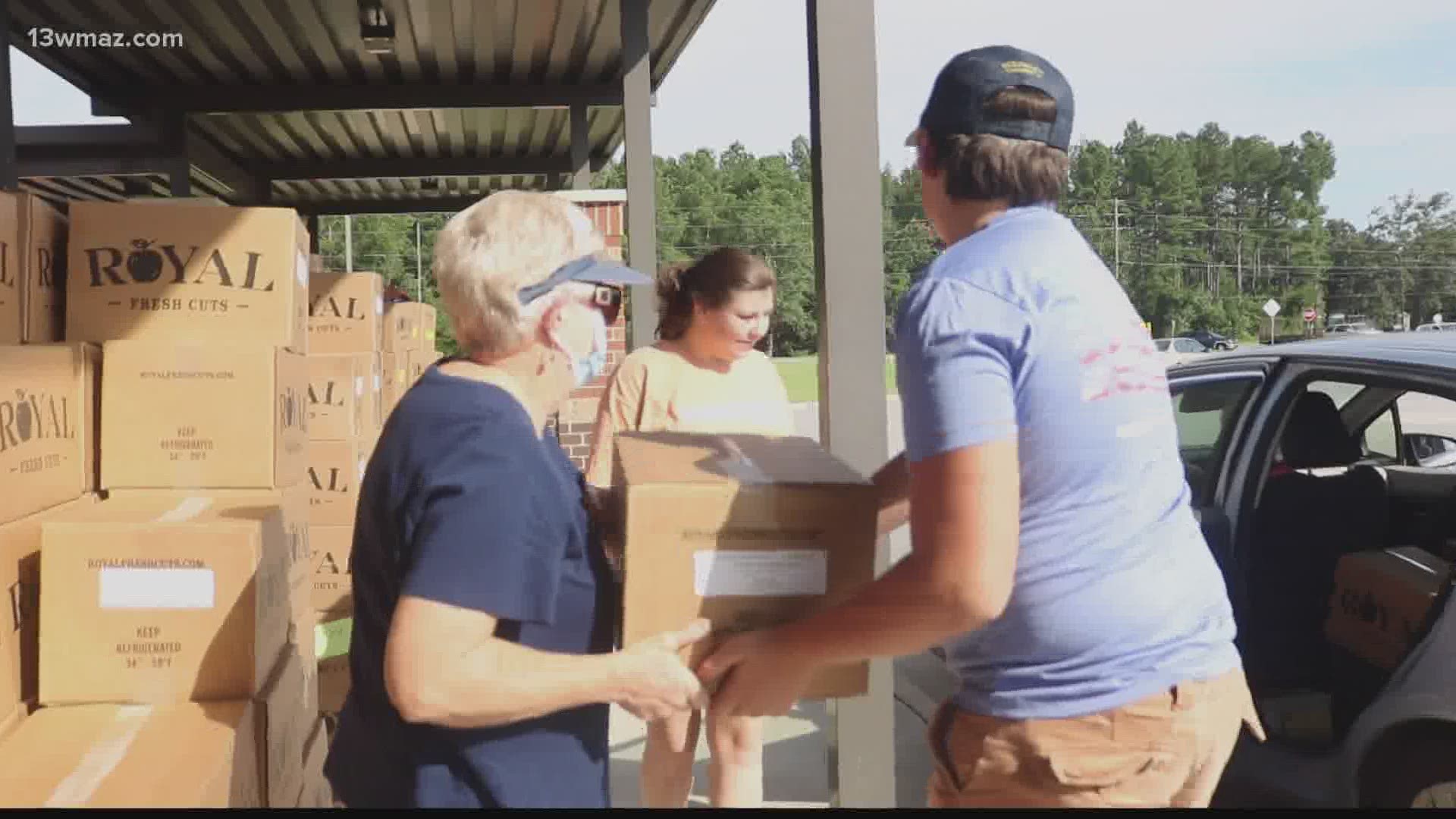 Tuesday morning, volunteers were up bright and early at Bleckley County Middle School fighting against community hunger with their weekly food drive.