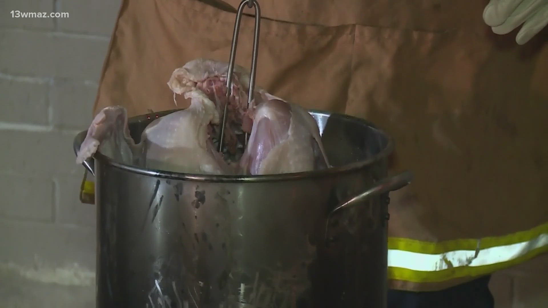 What you need to do in order to stay safe while preparing your Thanksgiving meal.