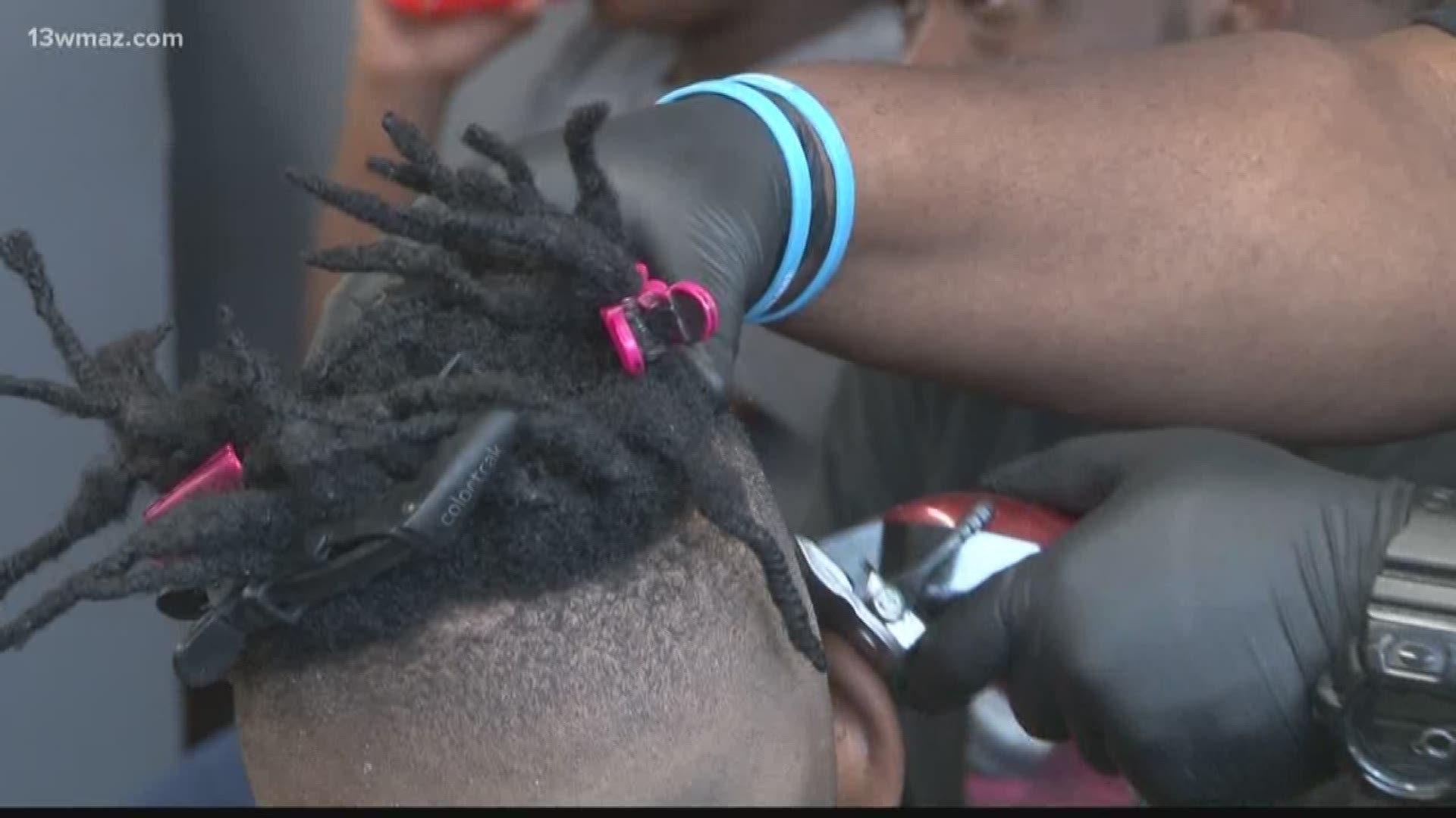 NFL Player Bud Dupree took some time off the field to sponsor an event Sunday. He teamed up with V-J Cutz and Styles Barbershop and Guap Records to give 100 students free haircuts and food.