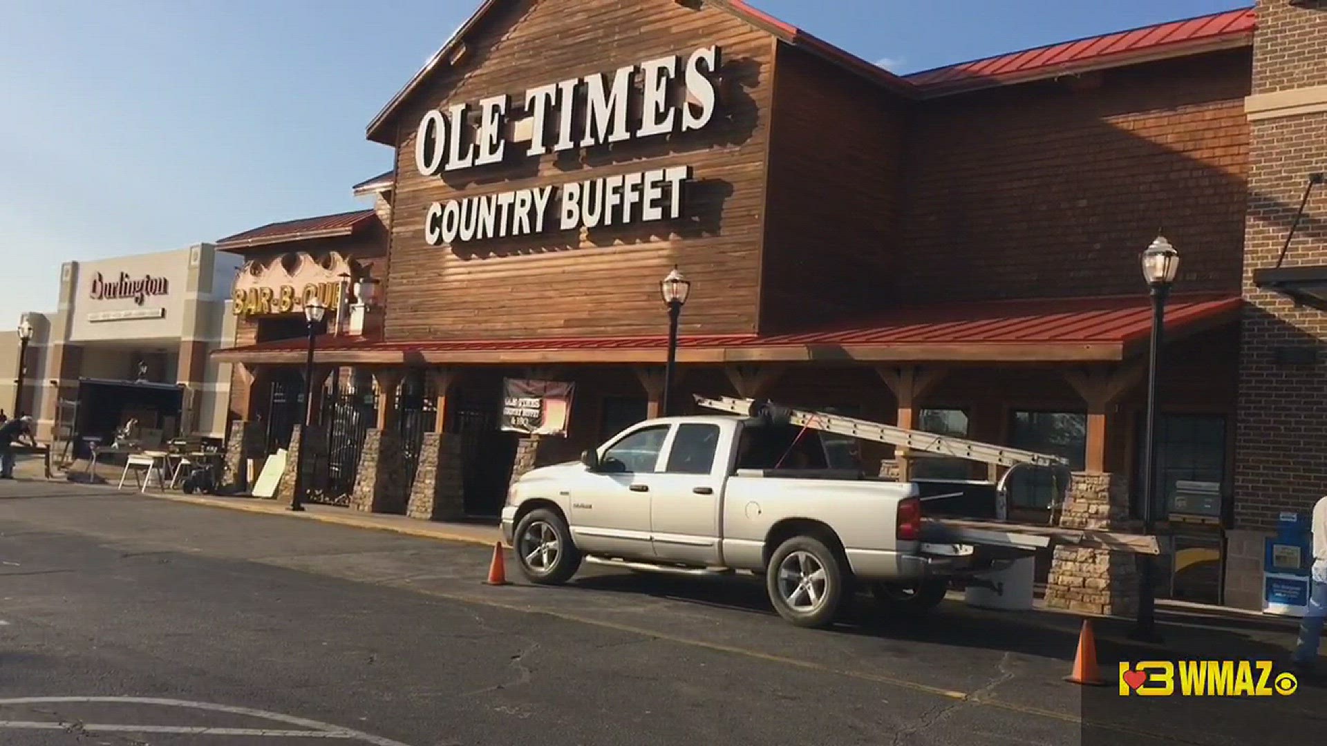 Ole Times Country Buffet is opening in Macon Mall in the location previously occupied by Smokin' Pig barbecue restaurant.