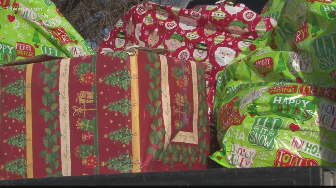 Macon couple holds annual 'Project Giving' family adoption event, gives out over 500 gifts - Vimarsana News