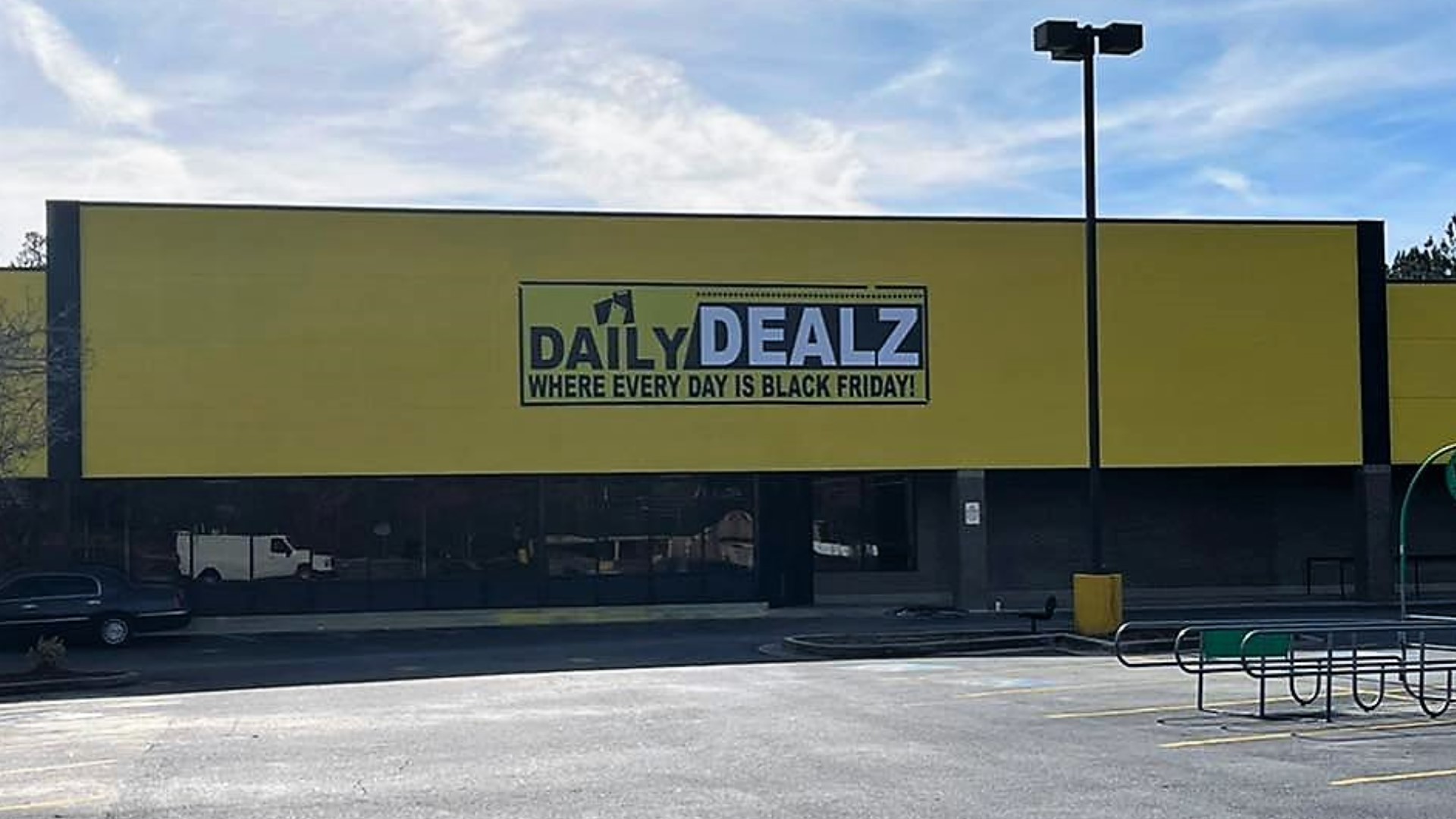 Daily Dealz buys truckloads of stuff from different large retailers like Amazon, Target, Lowe’s, Home Depot, and more for $10 and under