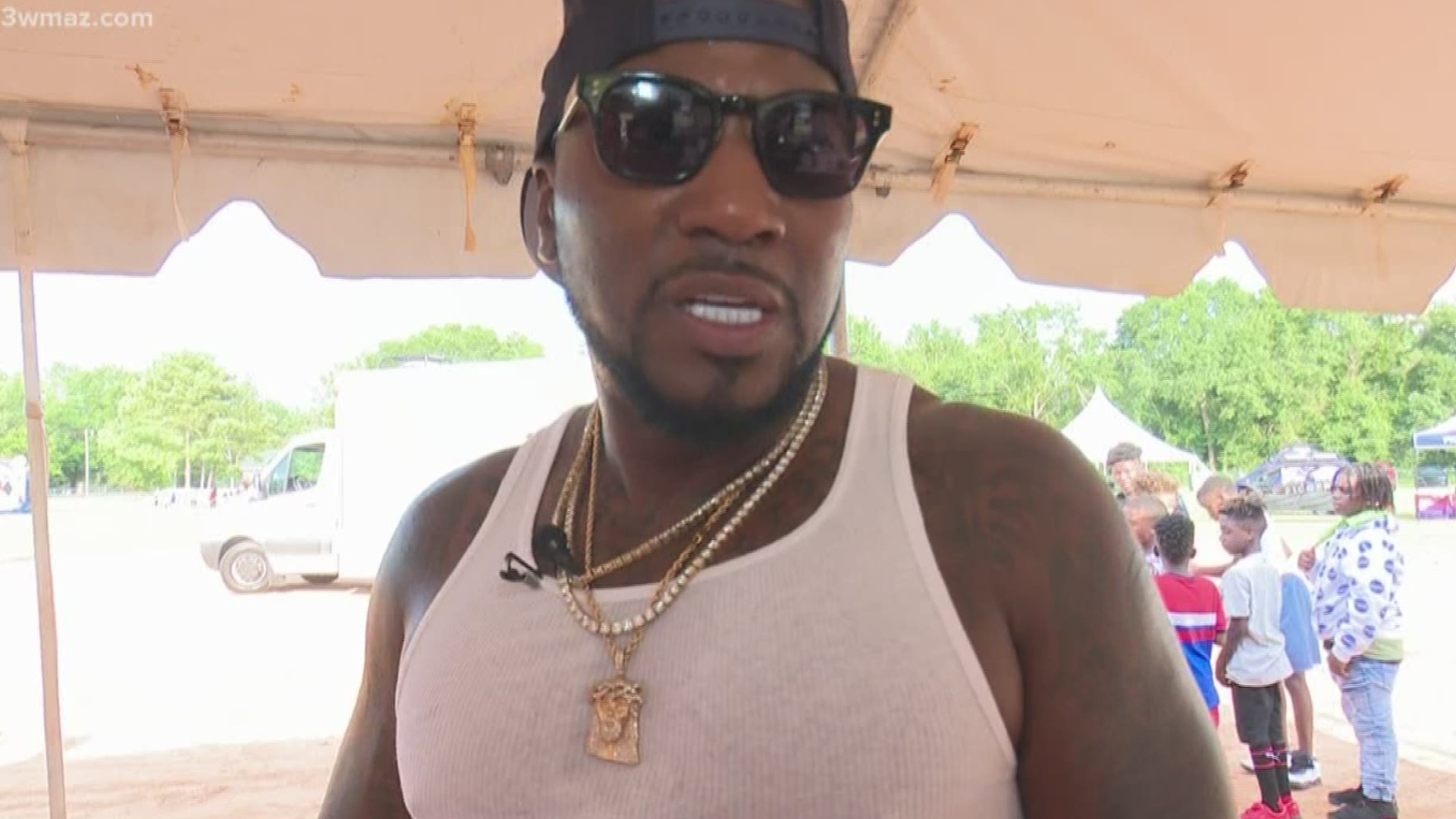 Rapper Young Jeezy stopped by his hometown of Hawkinsville Friday to give back. He gave free WiFi to the hospital and high school.
