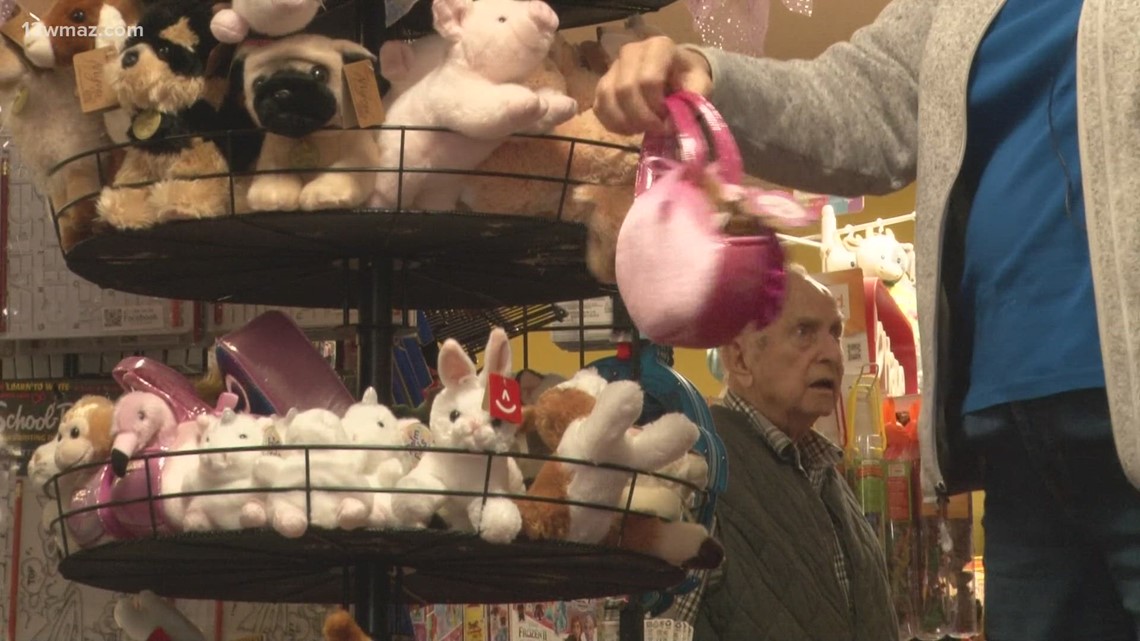 Holiday shopping predicted to rise this year - Vimarsana News