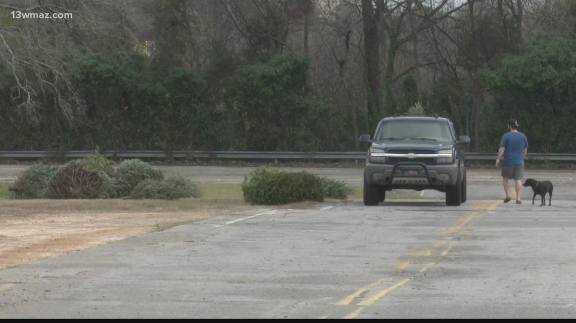 Macon Ga Christmas Tree Drop Off Kroger 2022 Macon-Bibb Bring One For The Chipper On Jan. 8, 2022 | 13Wmaz.com