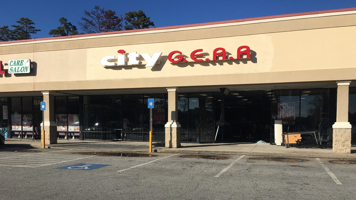 Macon store gets damaged by car 13wmaz