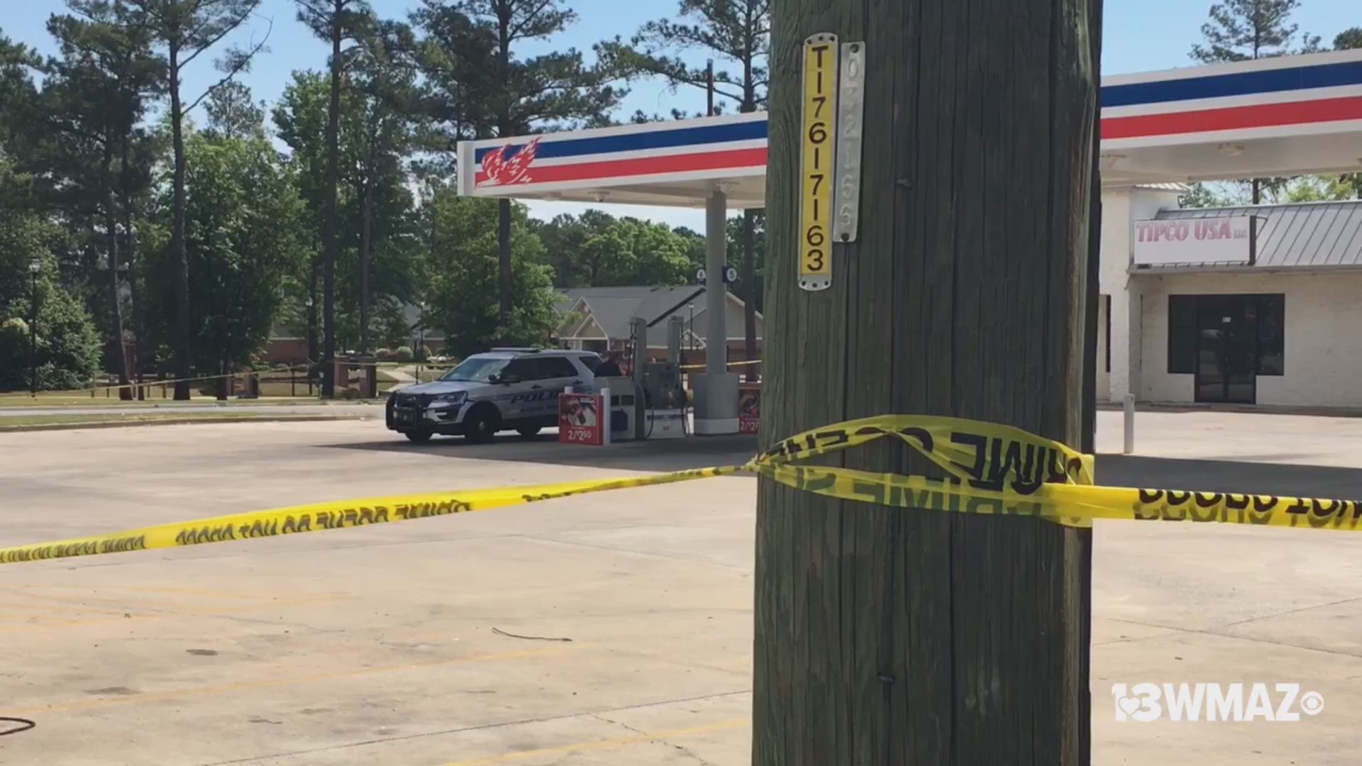 An armed robbery took place at the Om Food Mart on Elberta Road in Warner Robins Sunday morning. Warner Robins police is still looking for the suspect.