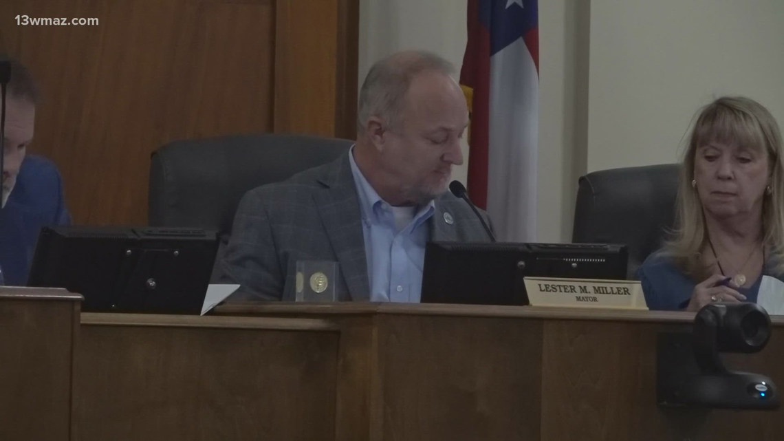 Macon-Bibb commissioners vote to allow third term for Mayor Lester Miller | 13wmaz.com