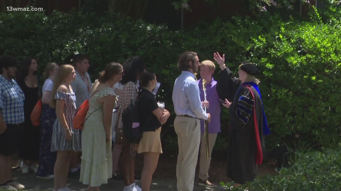 Pack of 'Bears' roaming Mercer's campus as school year approaches - Vimarsana News