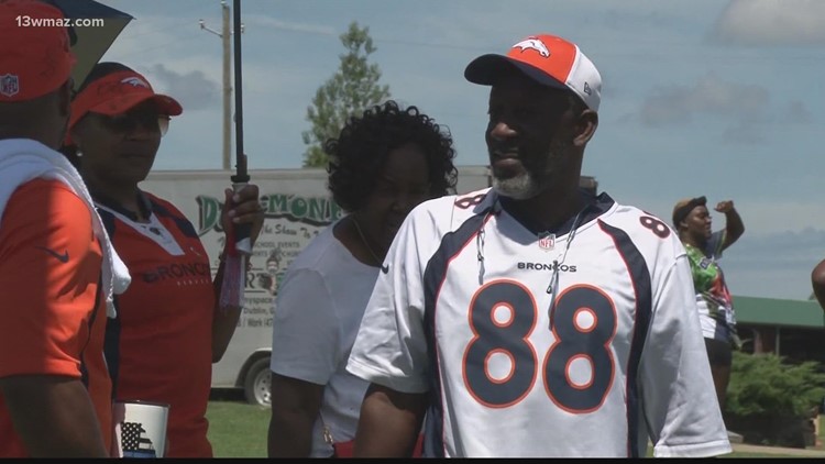 Laurens County honors former NFL star Demaryius Thomas with skills camp for kids