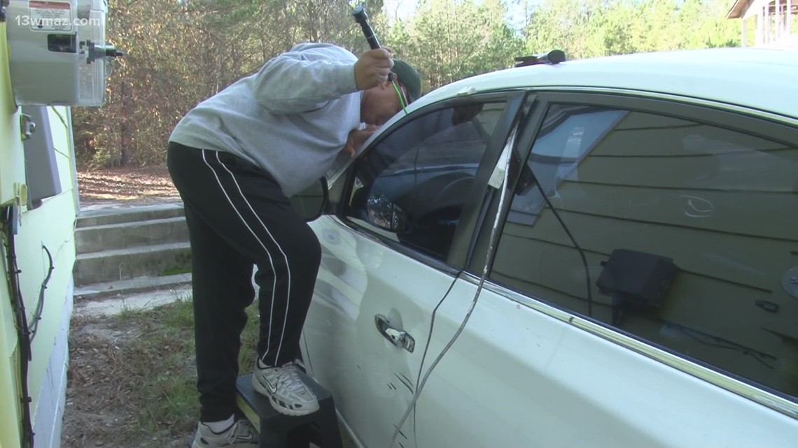 Bibb County Coroner unlocks car doors for free - Vimarsana News