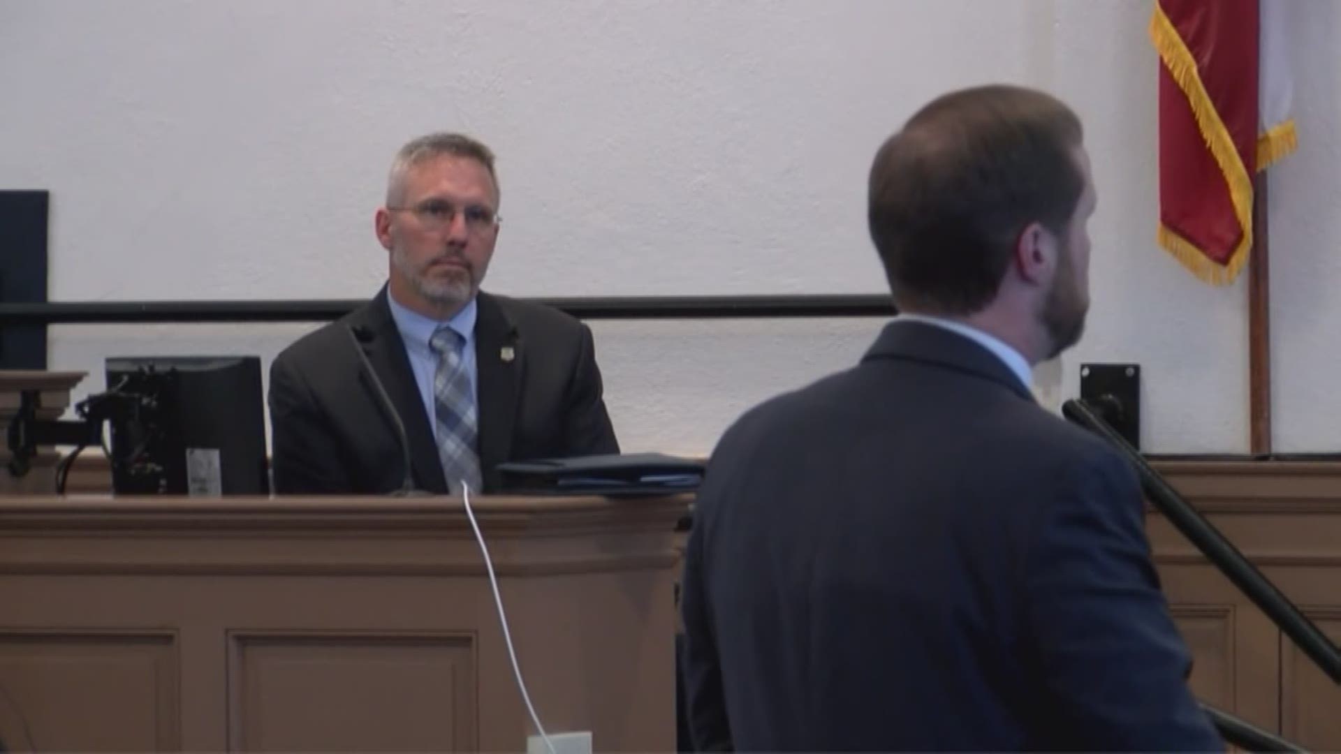 Bo Dukes, the man accused of burning and hiding beauty queen Tara Grinstead's body in 2005, is on trial. Agent Todd Crosby demonstrated how dirt was screened and searched for burned material or human bones to the jury.