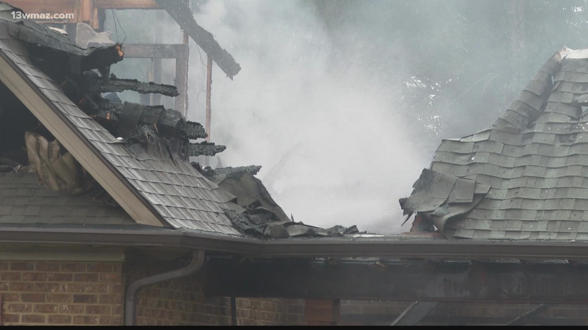 Bibb fire crews fight blaze after lightning strikes Peninsula Avenue home |  