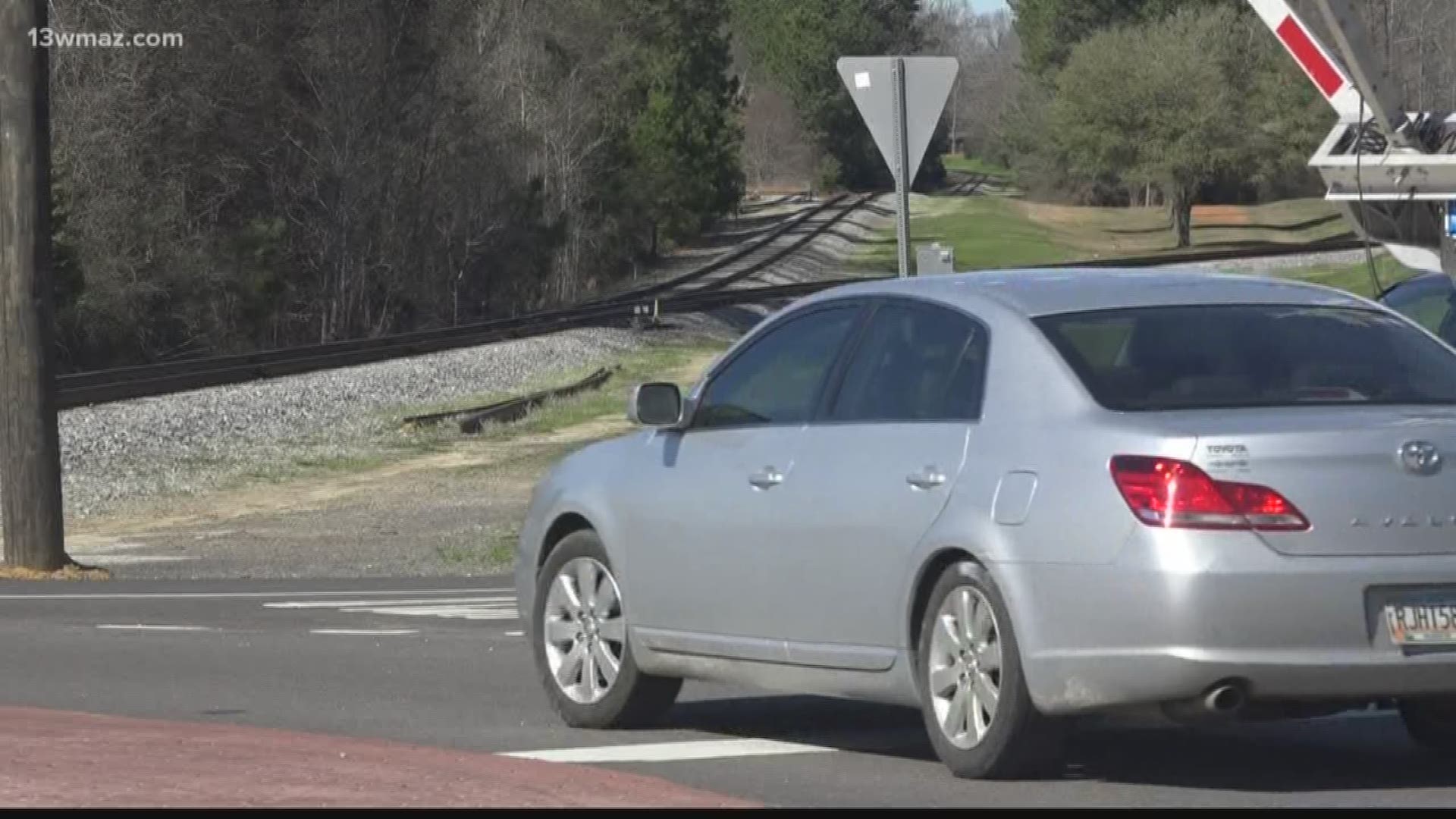 How are people adjusting to the new roundabout located on Georgia Highway 242 and Hospital Road in Sandersville?