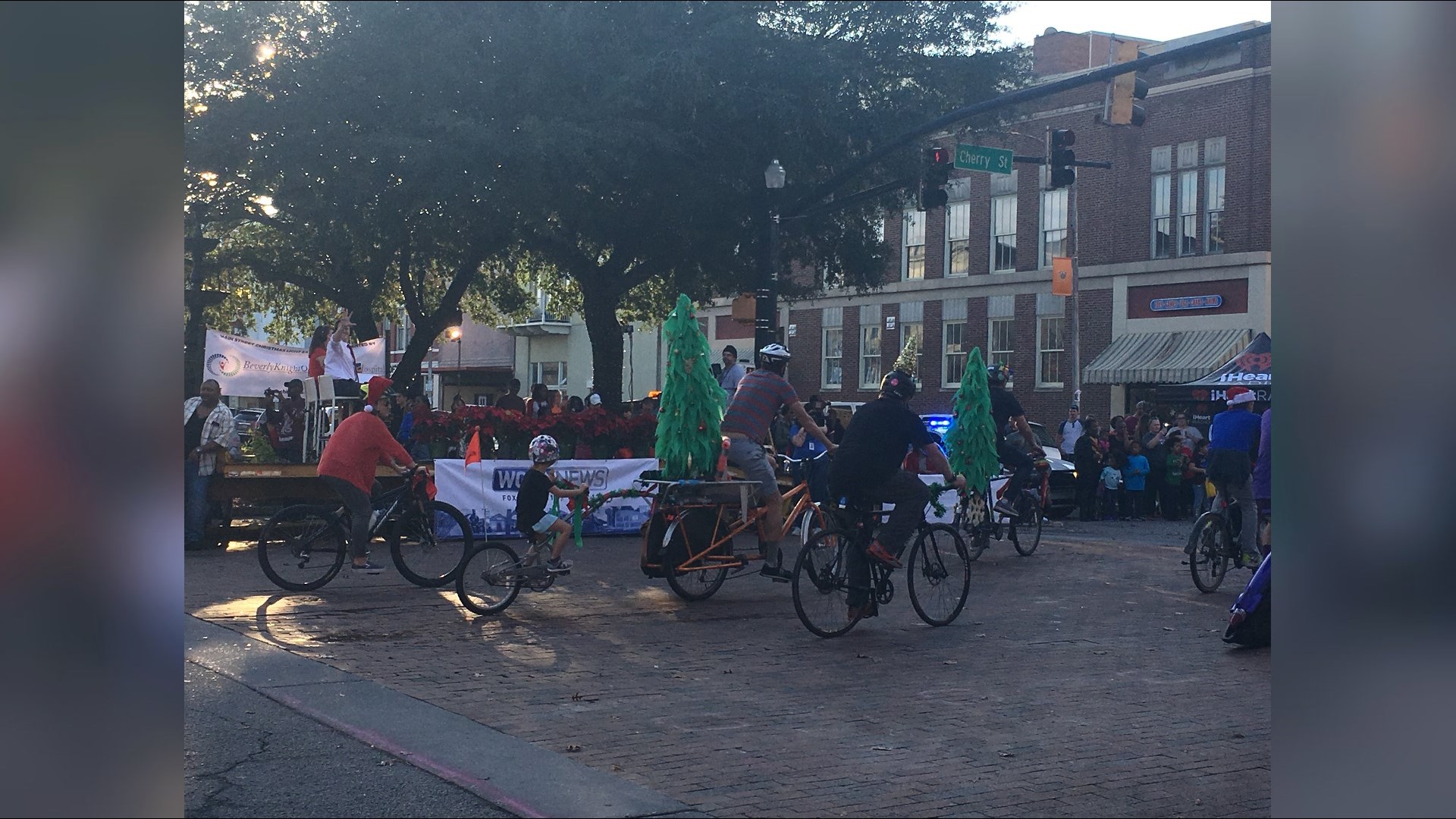 Macon's annual Christmas Parade rolls through downtown