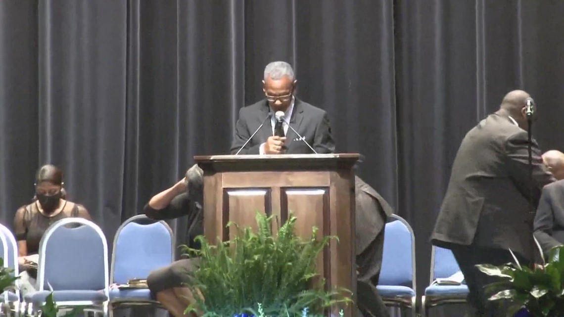 Pastor David Stanley delivers eulogy at funeral for fallen Bibb deputy ...