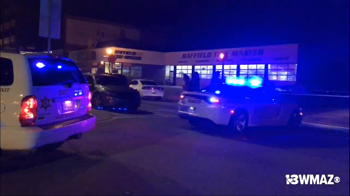 Body found behind Macon tire shop