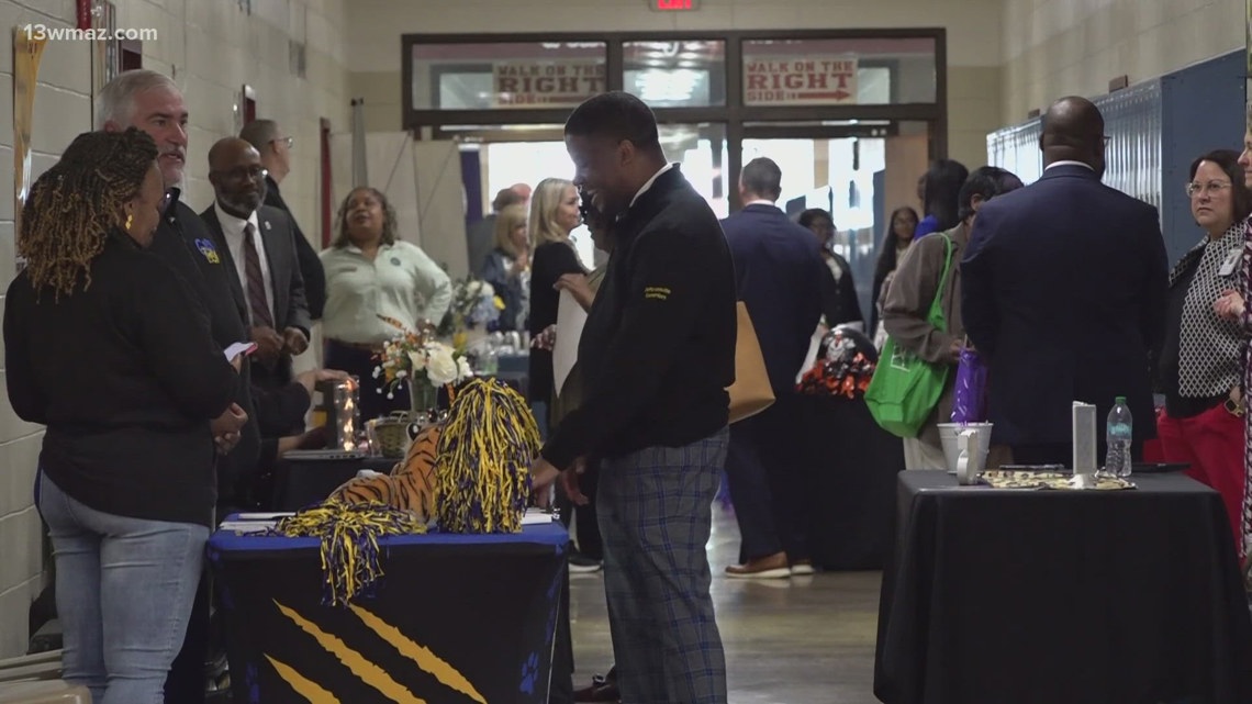 Central Georgia school job fair connects job seekers with district leaders
