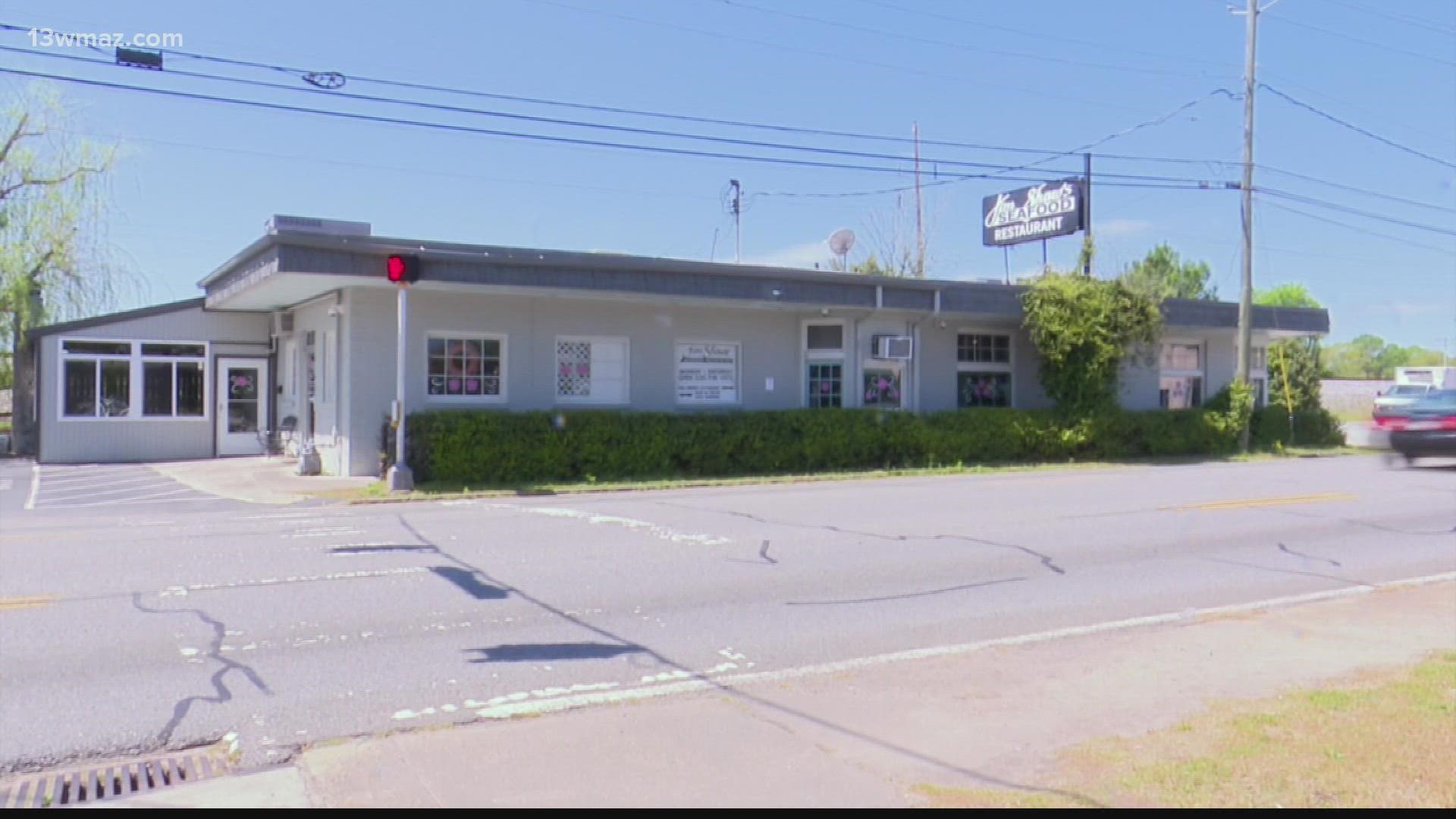 The Bibb County Sheriff’s Office is investigating after a robbery attempt in the parking lot of a popular Macon restaurant.
