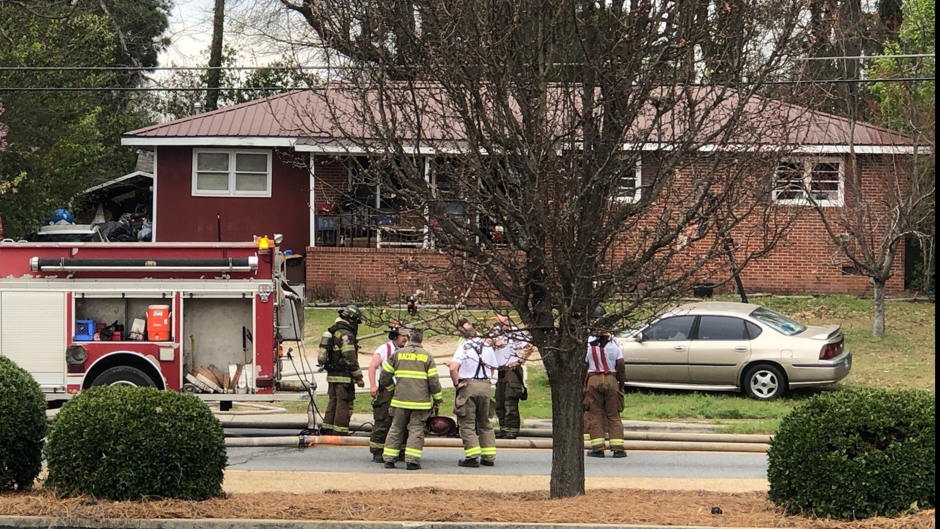 Crews battle two separate fires in Macon | 13wmaz.com