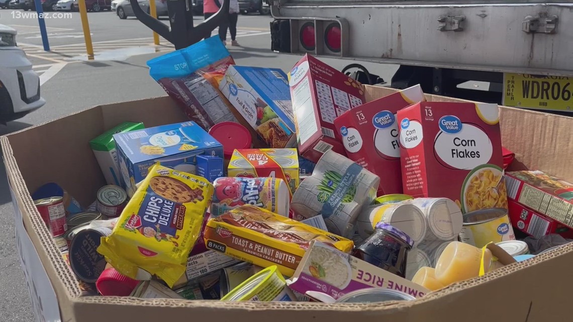 Warner Robins community helps 13WMAZ Stuff the Truck - Vimarsana News