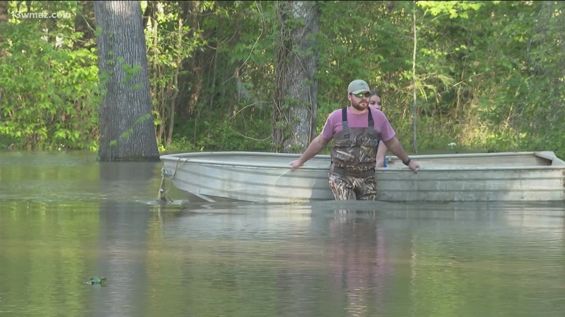 'We're isolated by water': Oconee River floods Henderson Road in Dublin ...