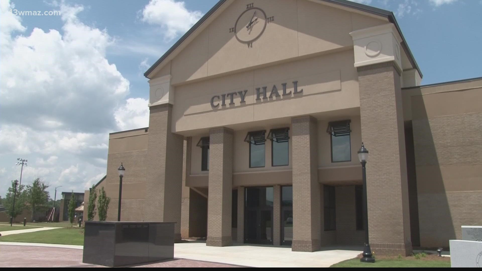 Warner Robins' city administrator signed a $347,000 contract without authorization from mayor and council