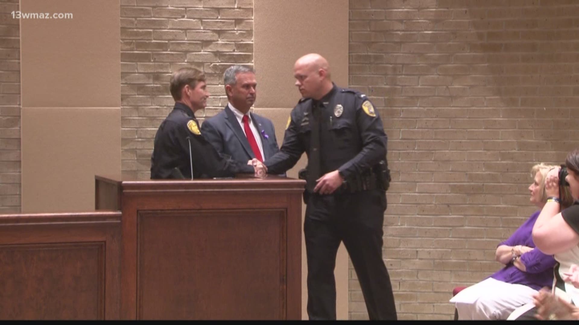 Warner Robins police officer given Valor Award