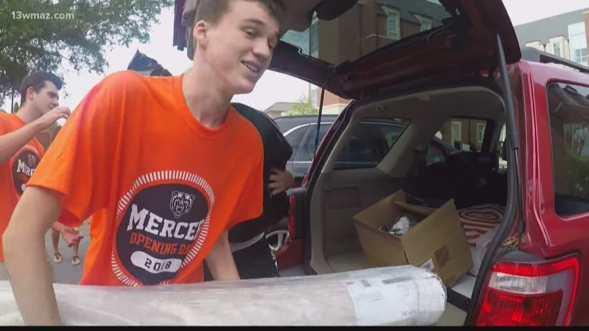 Students move in at Mercer University