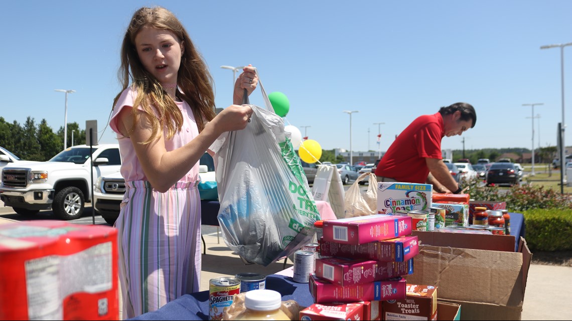 Mentors Project collecting food for Bibb County students